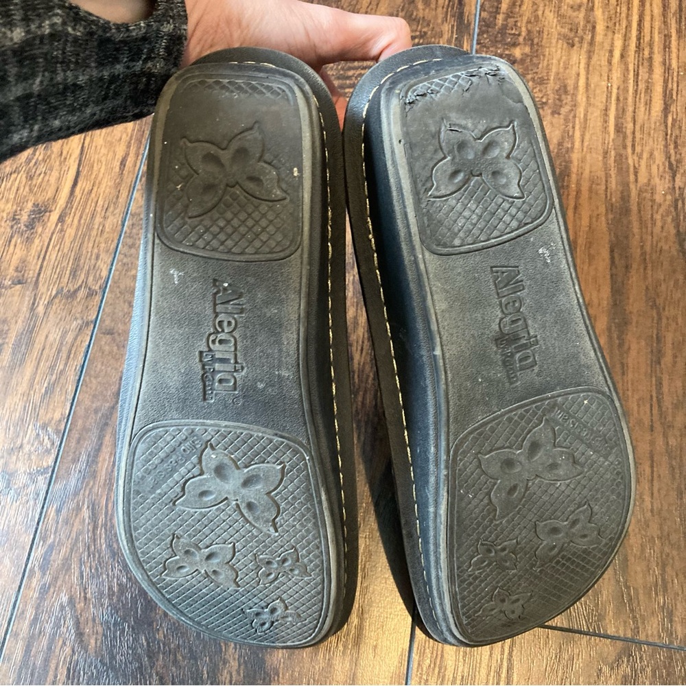 Clogs - Picture 8 of 9